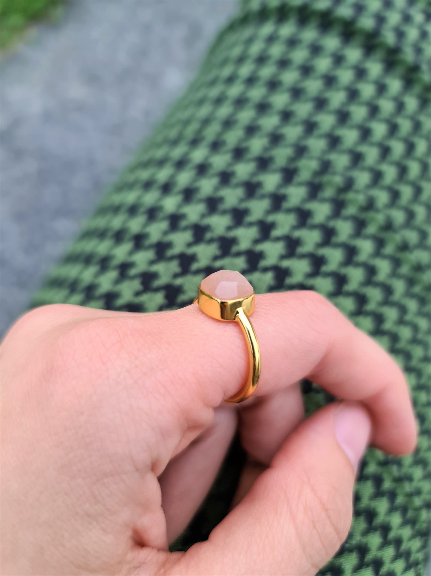 Perzik maansteen ring
