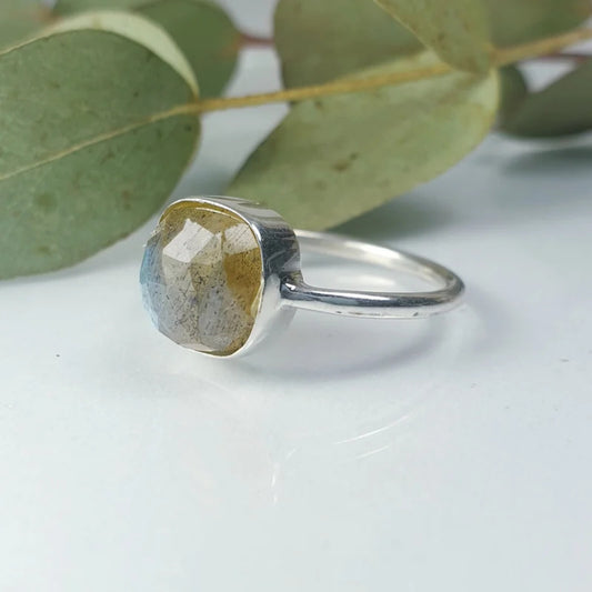 Labradoriet ring