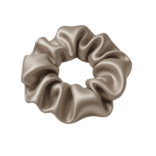 Grijsbeige satijn scrunchie