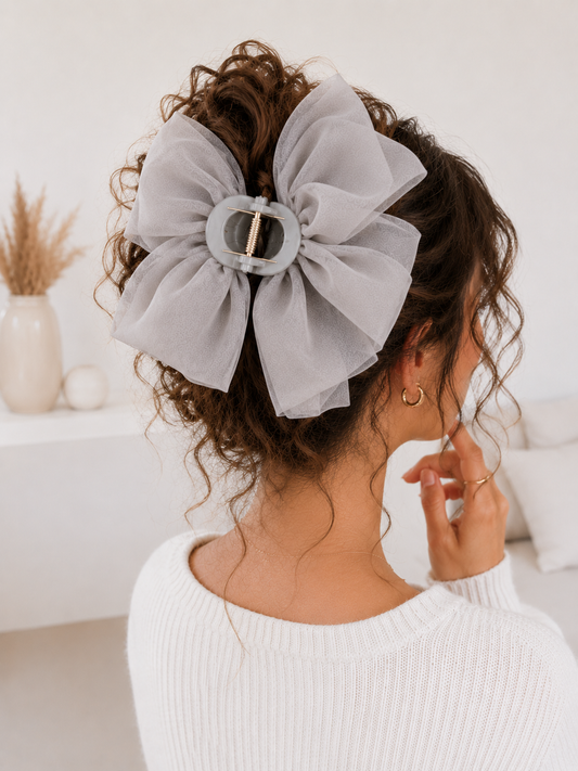 Organza bow clip grijs