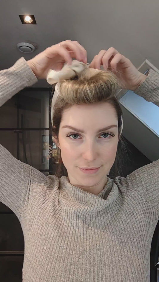 Blow-out heatless curls beige